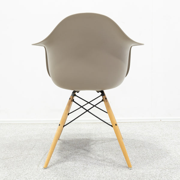 Herman Miller / Eames Plastic Arm Shell Chair