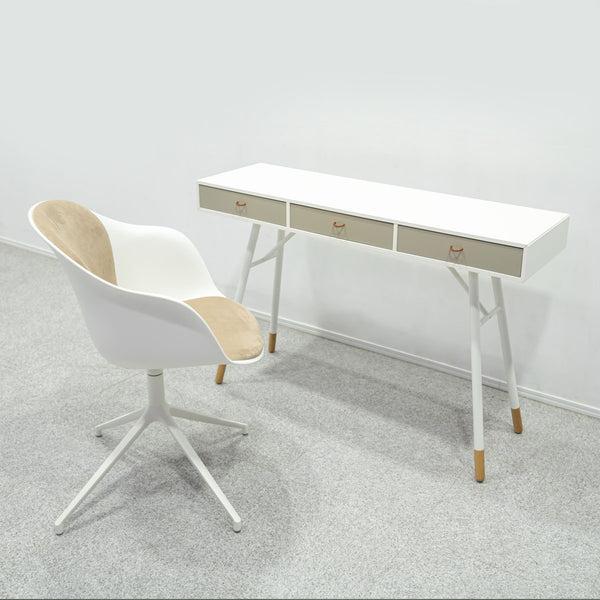 BoConcept / CUPERTINO console table , ADELAIDE chair