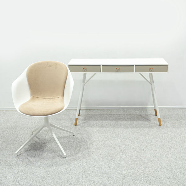 BoConcept / CUPERTINO console table , ADELAIDE chair