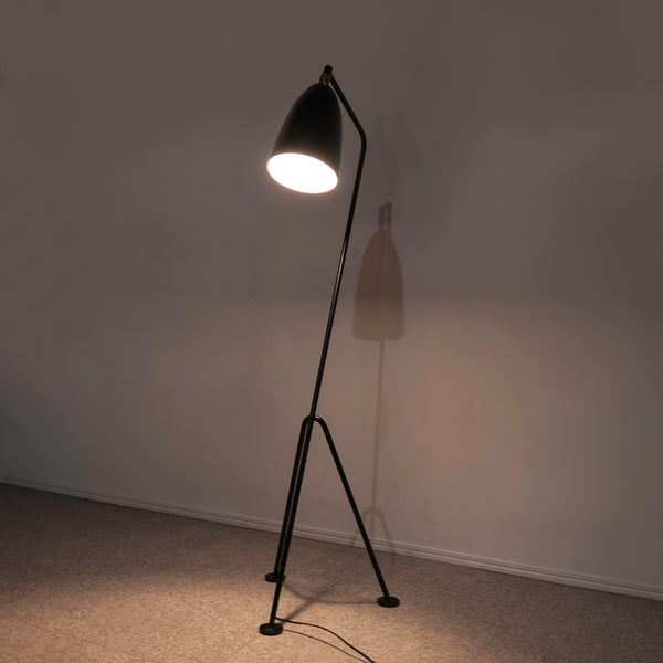 GUBI / Grasshopper Floor Lamp