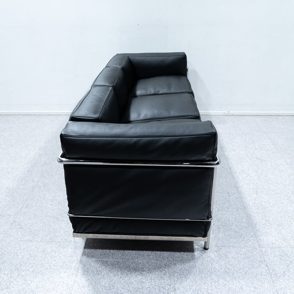 Cassina / 2 FAUTEUIL GRAND CONFORT, PETIT MODELE