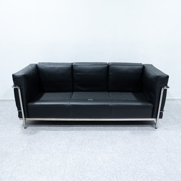 Cassina / 2 FAUTEUIL GRAND CONFORT, PETIT MODELE