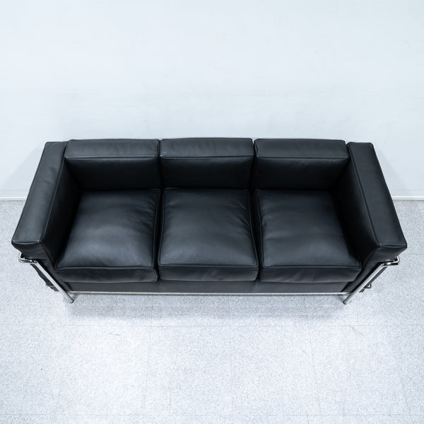 Cassina / 2 FAUTEUIL GRAND CONFORT, PETIT MODELE