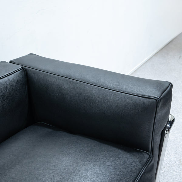 Cassina / 2 FAUTEUIL GRAND CONFORT, PETIT MODELE