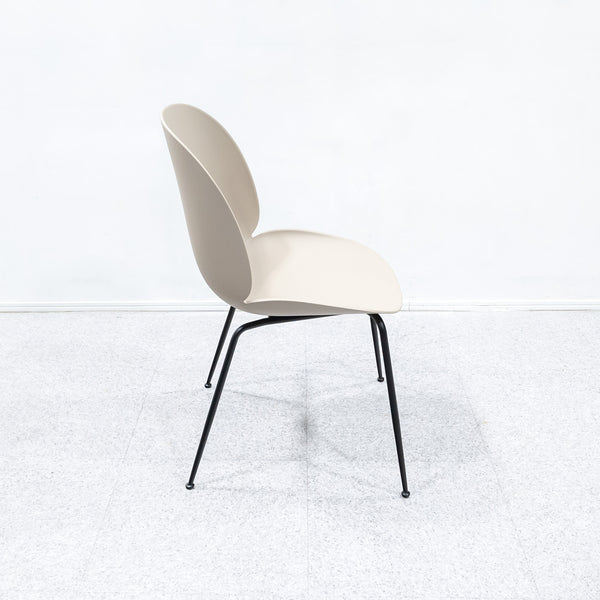 GUBI / Beetle Dining Chair Un-Upholstered