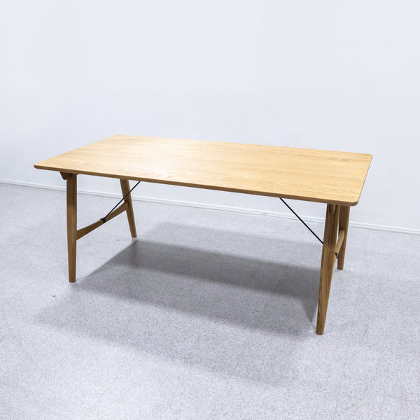 NOR / OCTA DINING TABLE