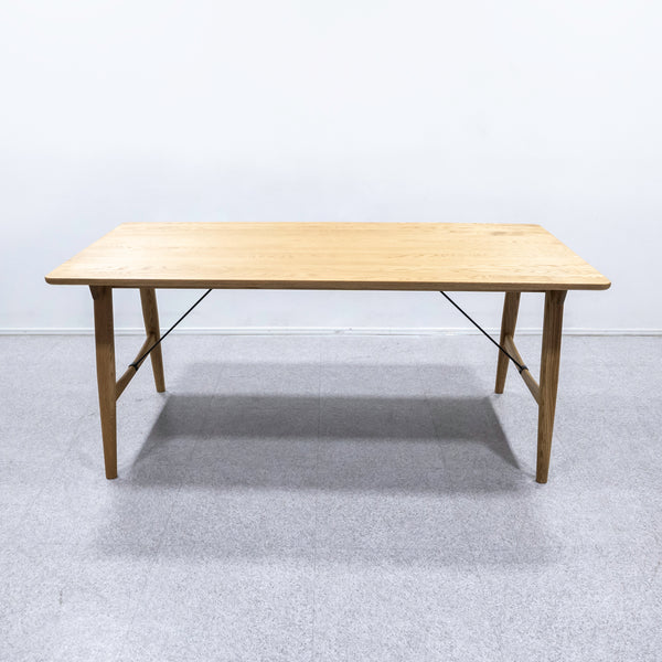 NOR / OCTA DINING TABLE