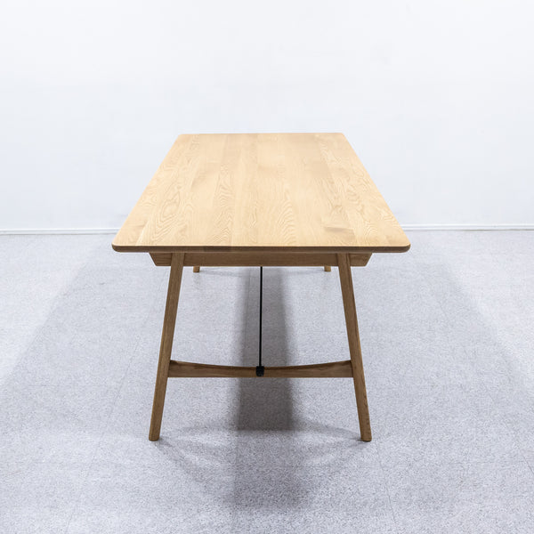 NOR / OCTA DINING TABLE