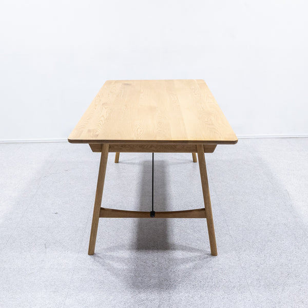 NOR / OCTA DINING TABLE