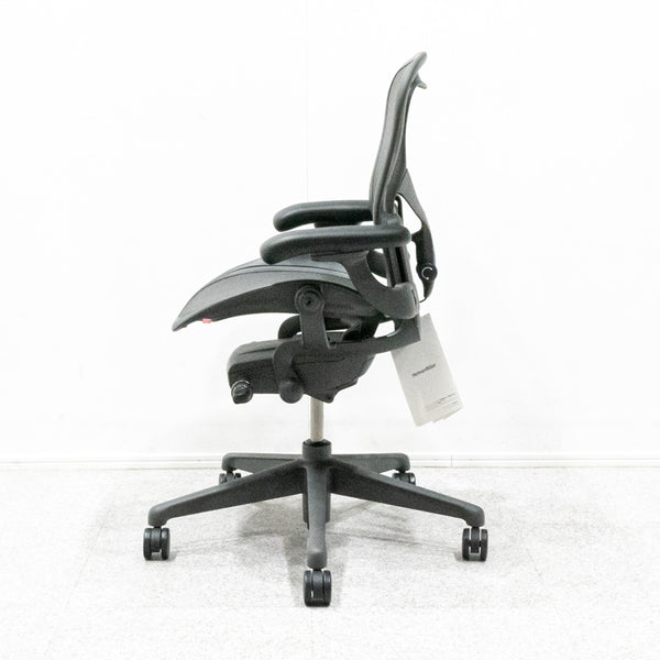 Herman Miller / Aeron Chair Light